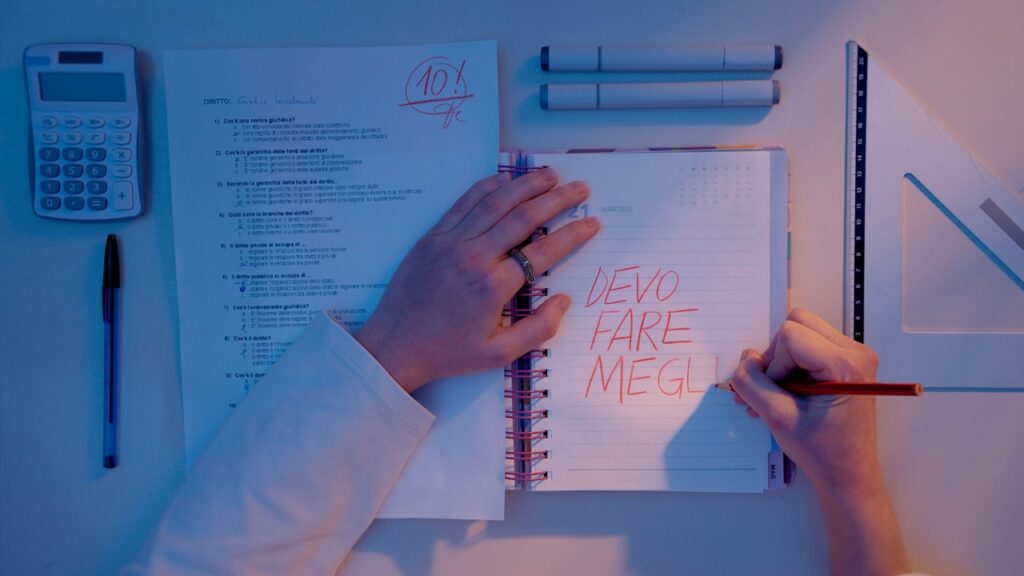 Un'immagine della campagna di sensibilizzazione di Fondazione Bullone "Voto 10 con riserva".